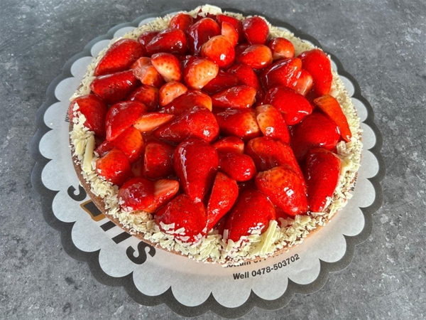 Aardbeienvlaai op puddingbodem